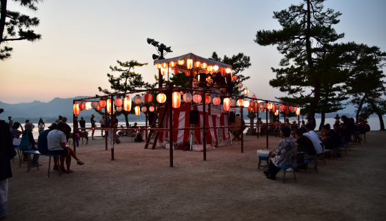 宮島踊の写真